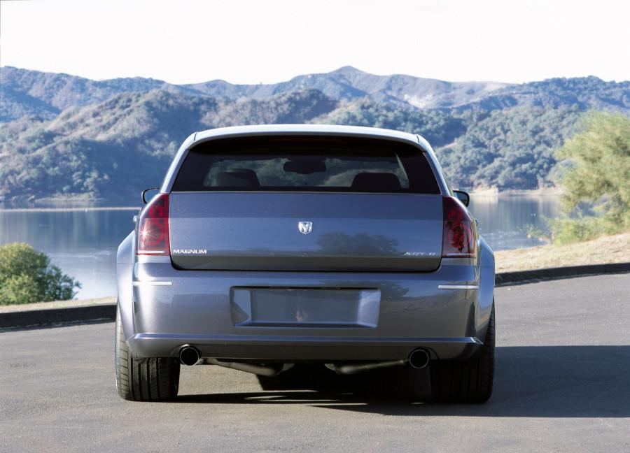  Dodge Magnum SRT8 Concept 2003 года  (фото 4 из 22)